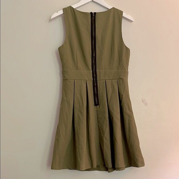 Sunny Girl Green Pleated A-Line Mini Dress size large (fits like medium) - Picture 2 of 11